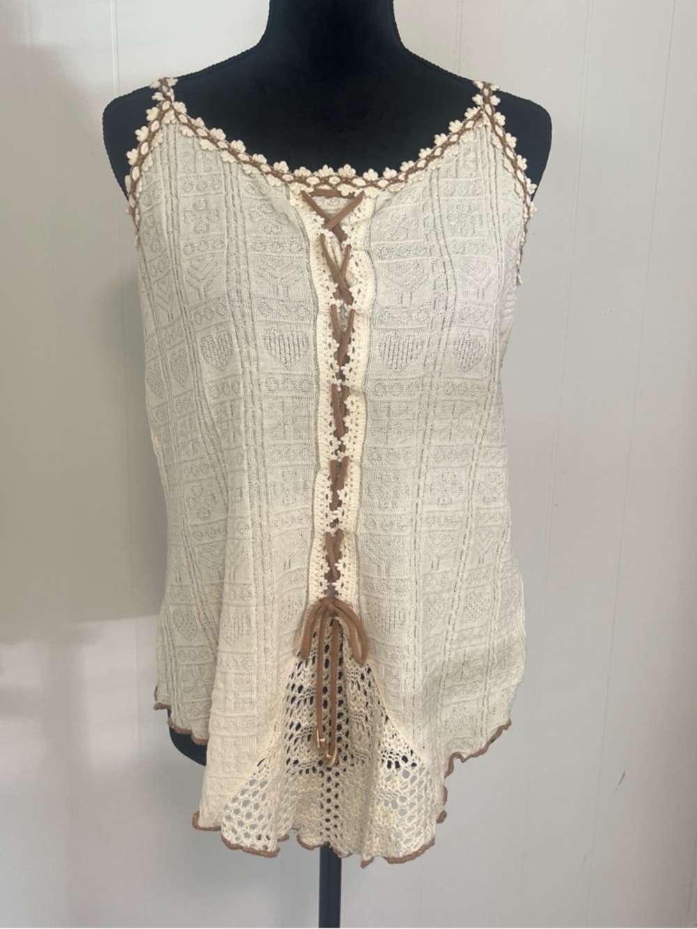 Sleeveless Crochet-Trim Cream Tank Top